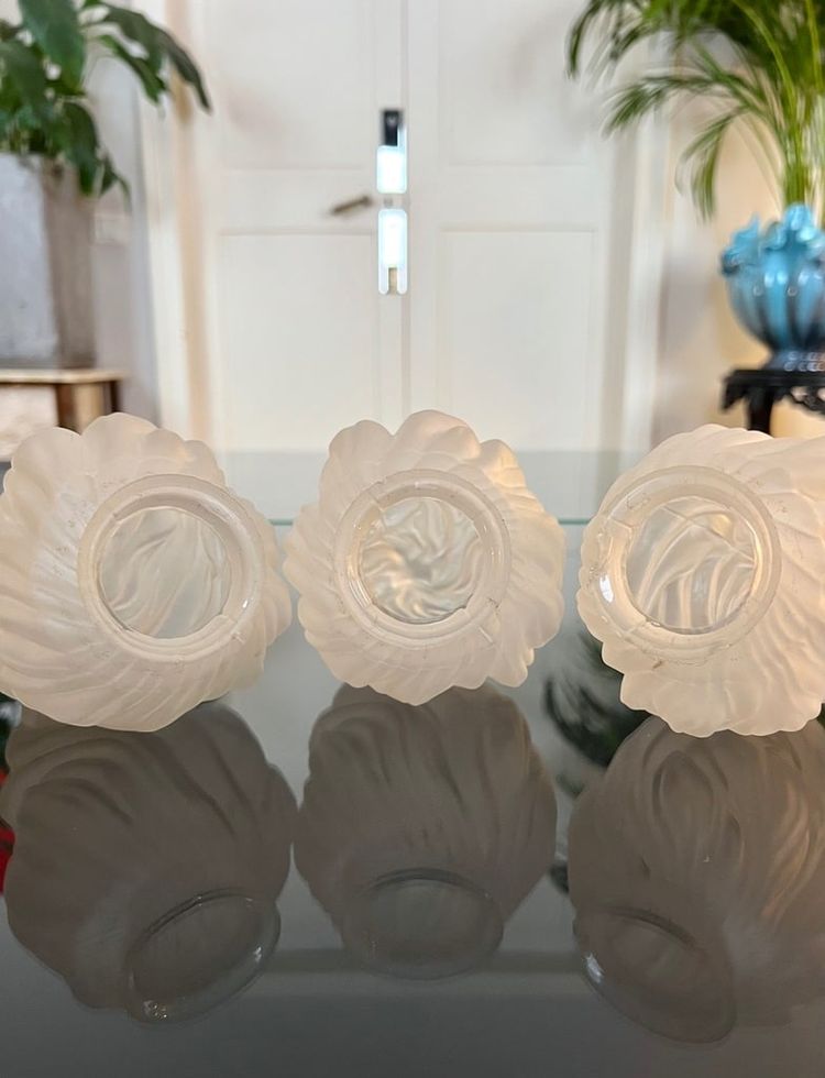 Lustre En Bronze Inspiration Louis XVI - Globes Verre Dépoli - Fin XIXe Début XXe Siècle