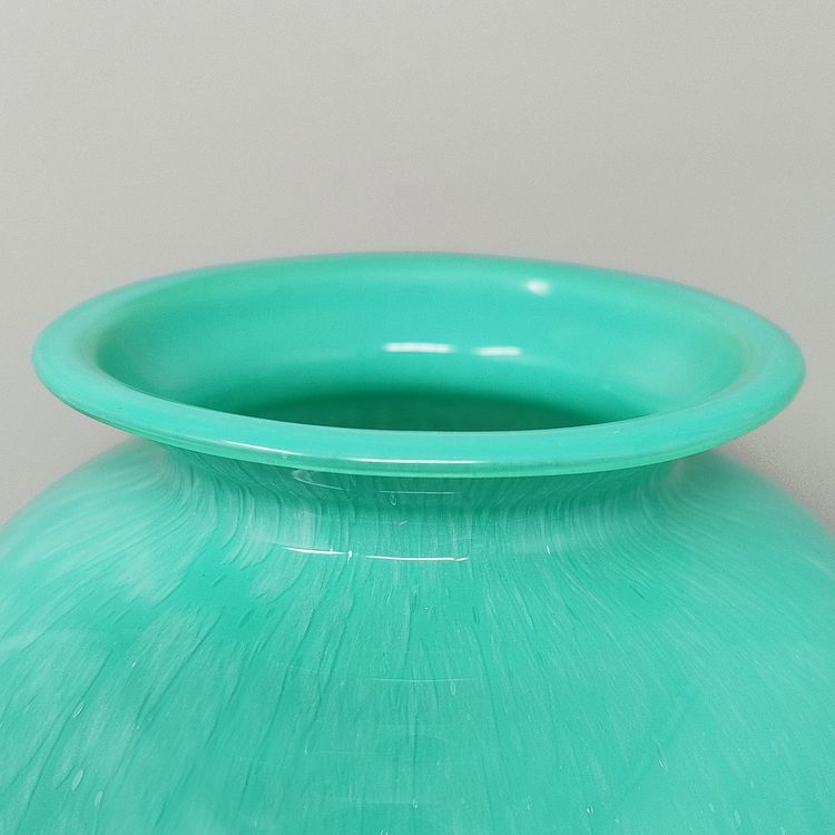 1970s Exquisited Handcrafted Green Vase by V.A.M. in Murano Glass. Made in Italy