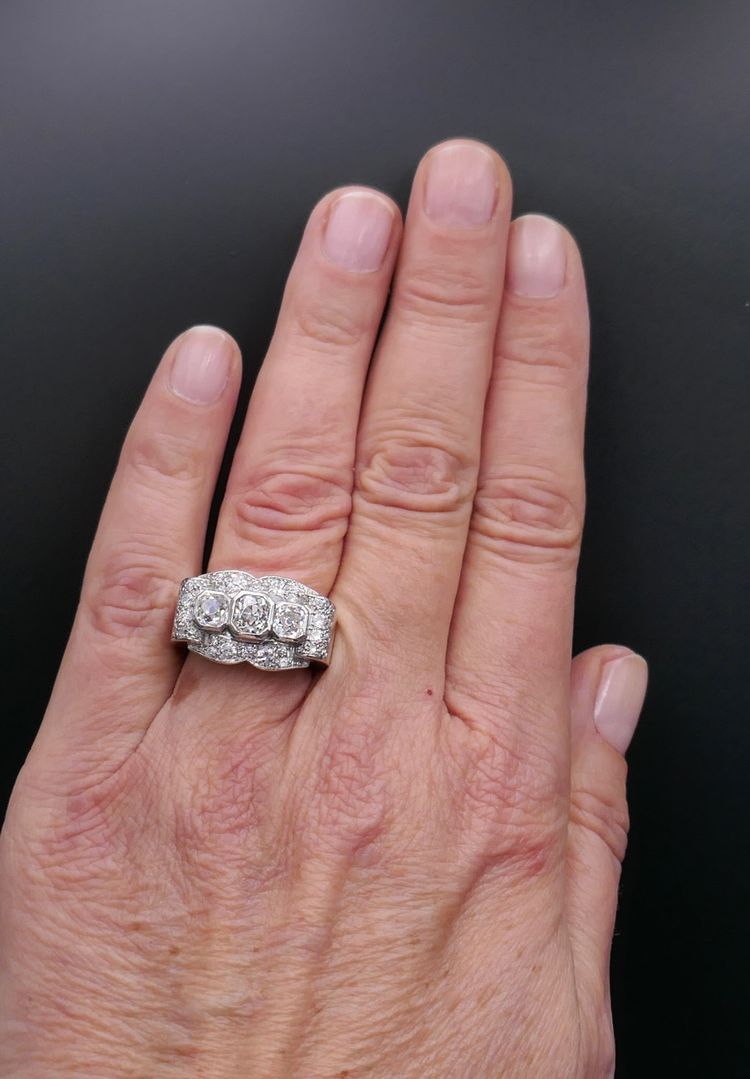 Anello con sigillo Art Déco, diamanti 2,80 ct, platino.