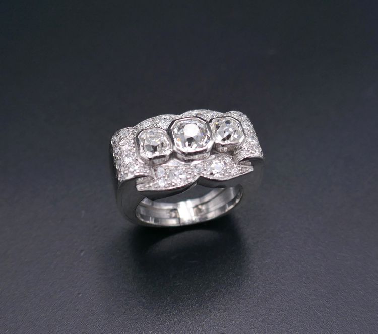 Anello con sigillo Art Déco, diamanti 2,80 ct, platino.