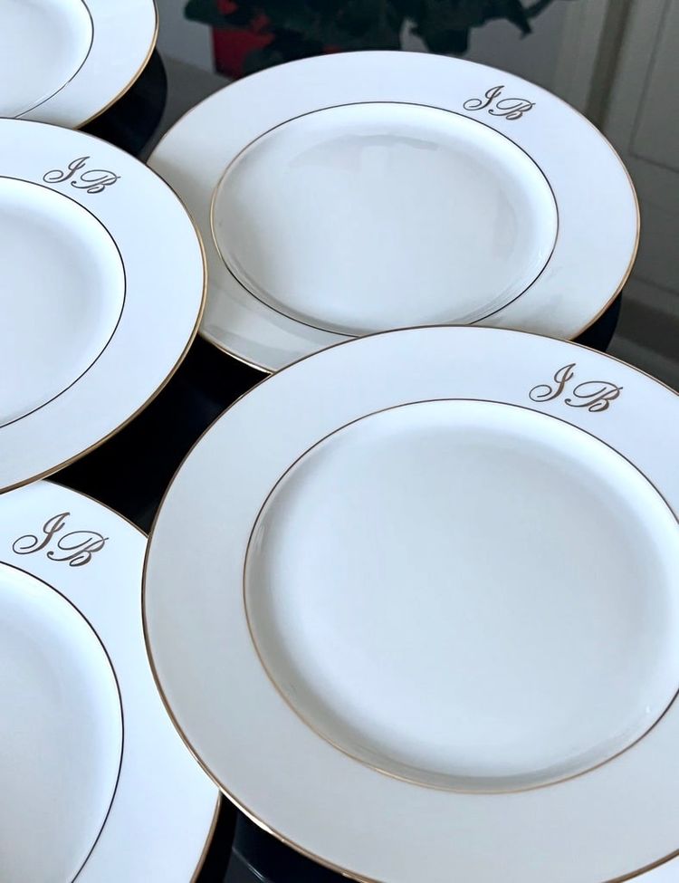 11 Assiettes à Dessert En Porcelaine De Limoges - Filets Or Monogrammes