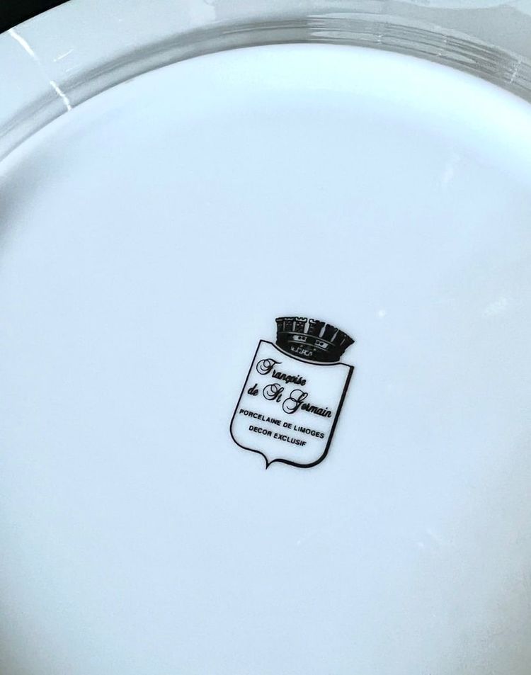 11 Assiettes à Dessert En Porcelaine De Limoges - Filets Or Monogrammes