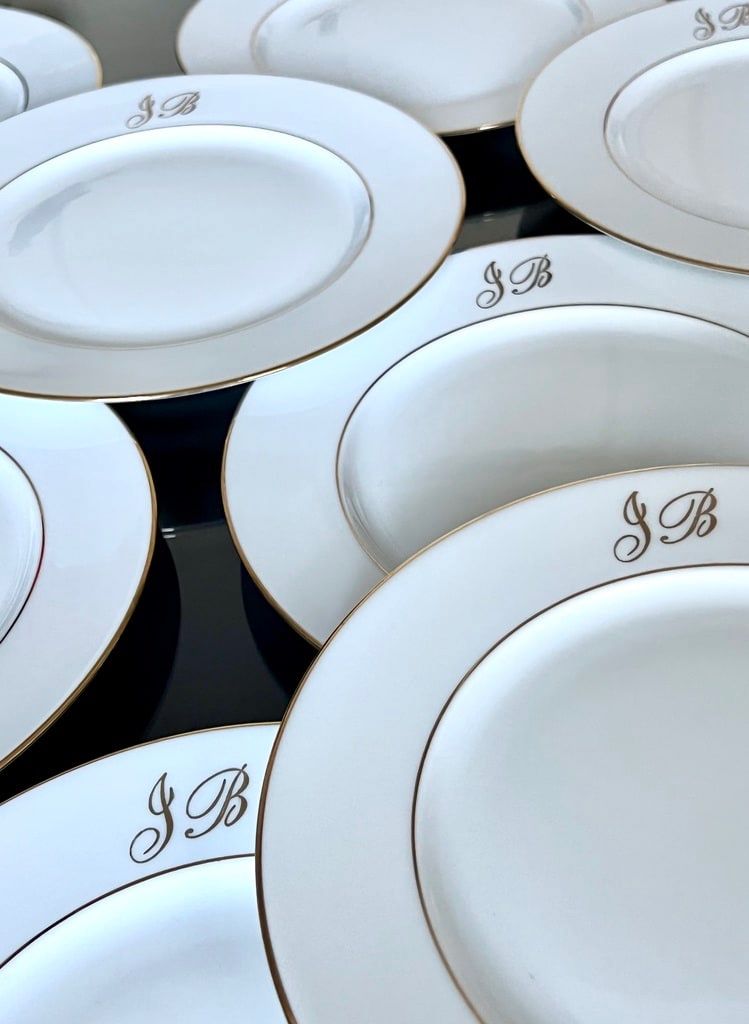 11 Assiettes à Dessert En Porcelaine De Limoges - Filets Or Monogrammes