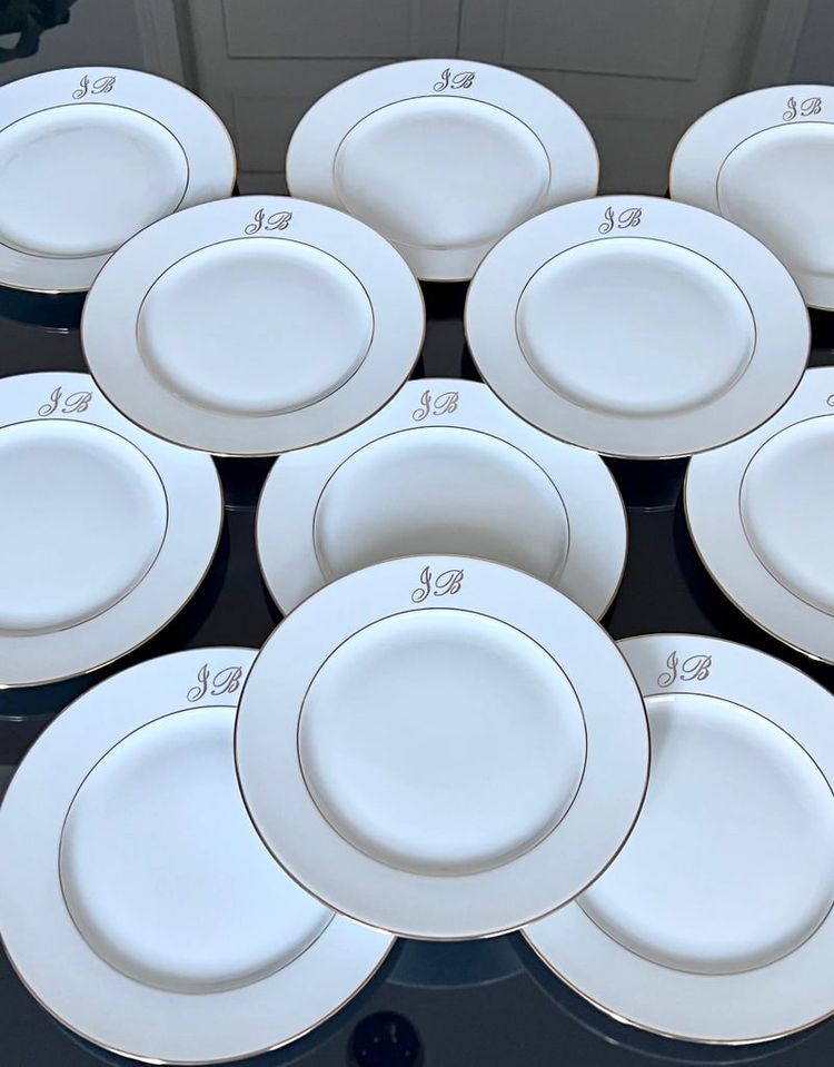 11 Assiettes à Dessert En Porcelaine De Limoges - Filets Or Monogrammes