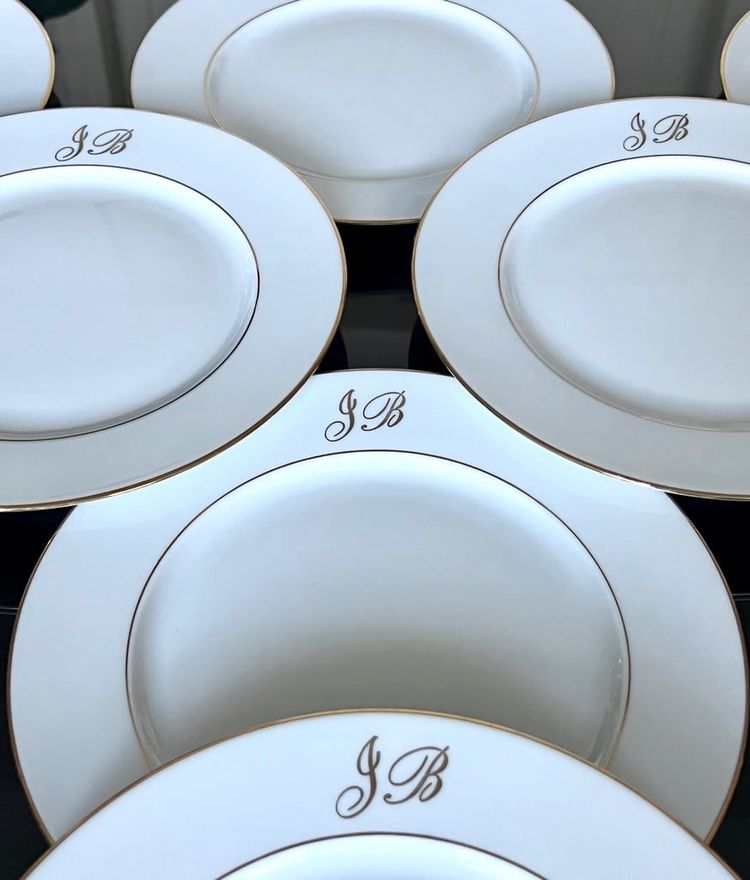 11 Assiettes à Dessert En Porcelaine De Limoges - Filets Or Monogrammes