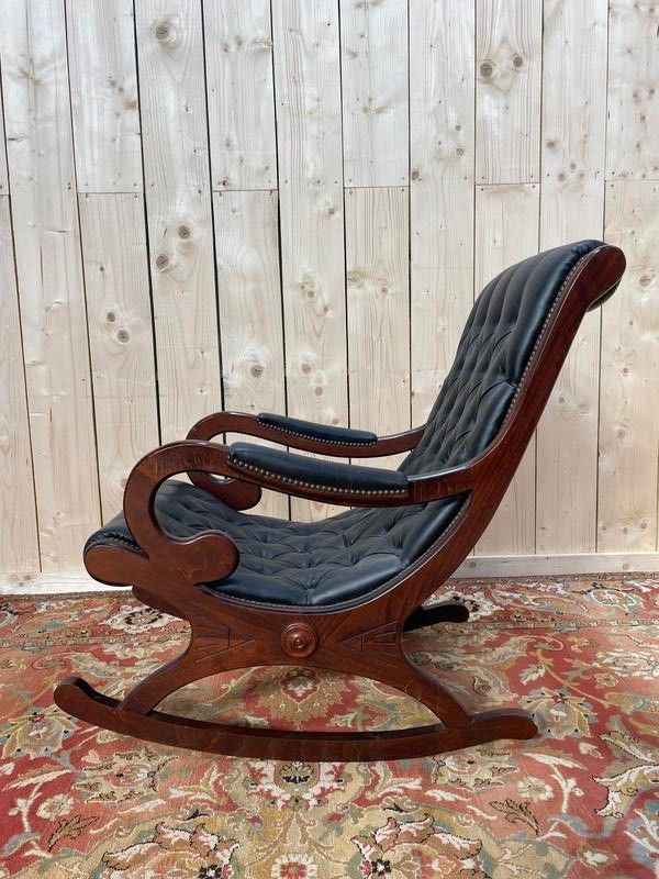 Fauteuil basculant Chesterfield en cuir noir 