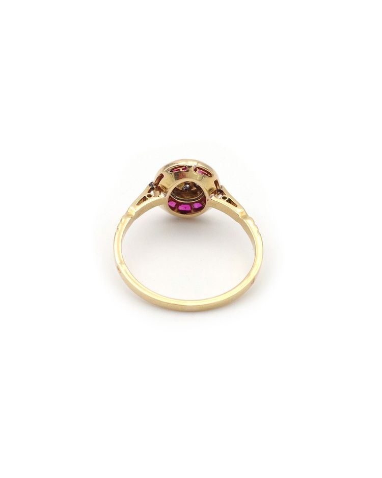 Art Deco Diamant- und Rubinring in 18 Karat Gold und Platin, ovaler Ring, Art Deco Schmuck