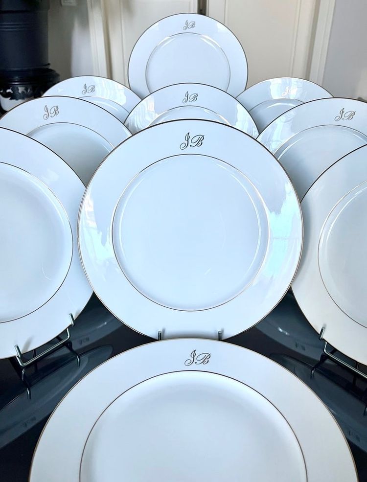 12 Dinner Plates Gold Fillet Design - Limoges Porcelain - Monograms