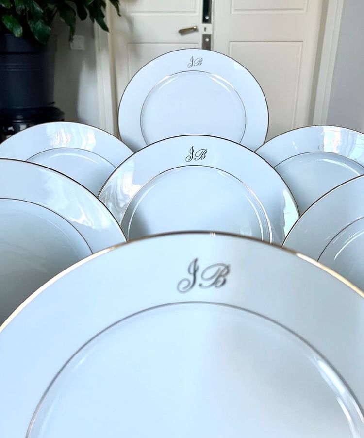 12 Dinner Plates Gold Fillet Design - Limoges Porcelain - Monograms
