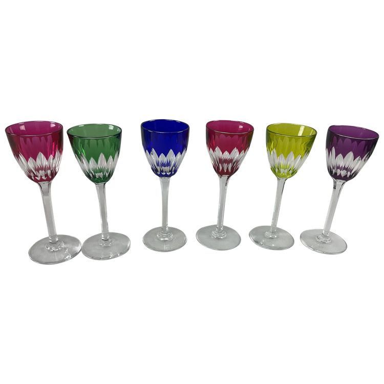 Suite von sechs farbigen Gläsern Baccarat Modell Verona
