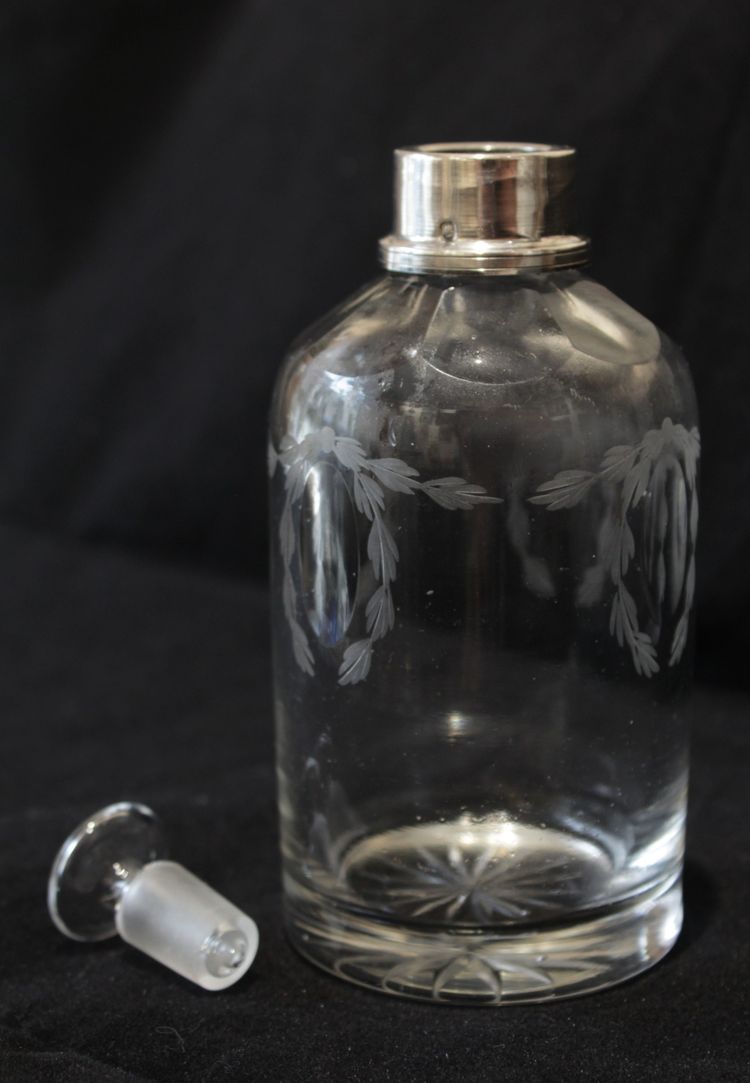 Flacon en cristal taillé et col en argent massif, poinçon Minerve, fin 19ème siècle