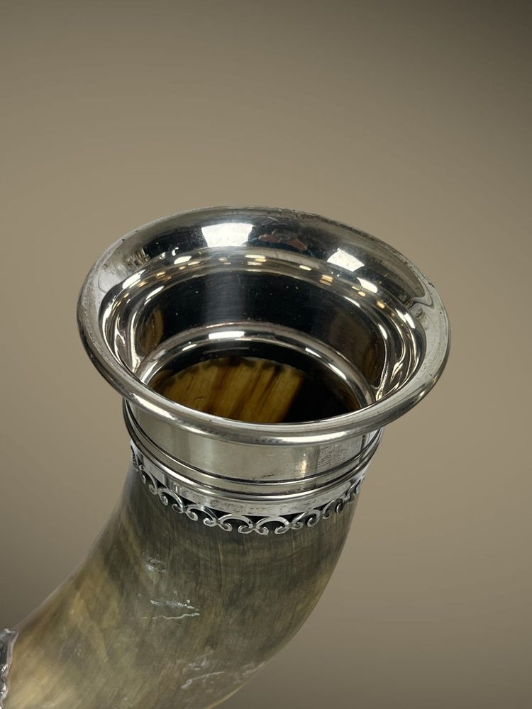 PAIR OF LIBATORY CUPS IN HORN WITH SILVER-PLATED METAL FRAME AND FOOT, 19TH CENTURY