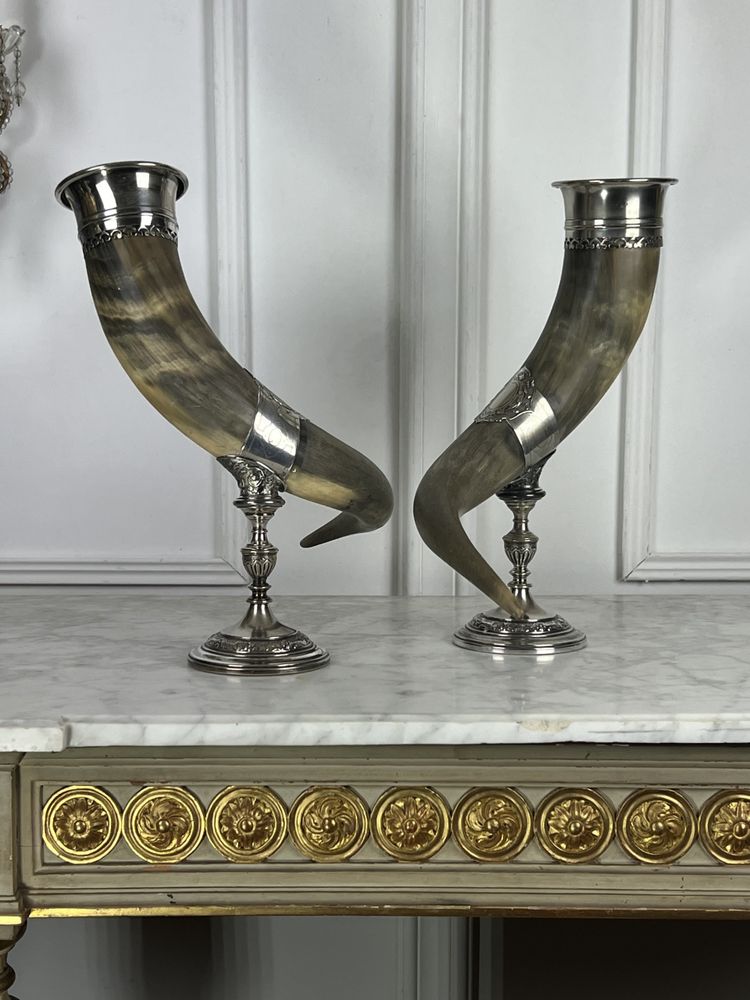 PAIR OF LIBATORY CUPS IN HORN WITH SILVER-PLATED METAL FRAME AND FOOT, 19TH CENTURY
