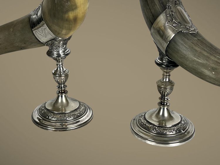 PAIR OF LIBATORY CUPS IN HORN WITH SILVER-PLATED METAL FRAME AND FOOT, 19TH CENTURY