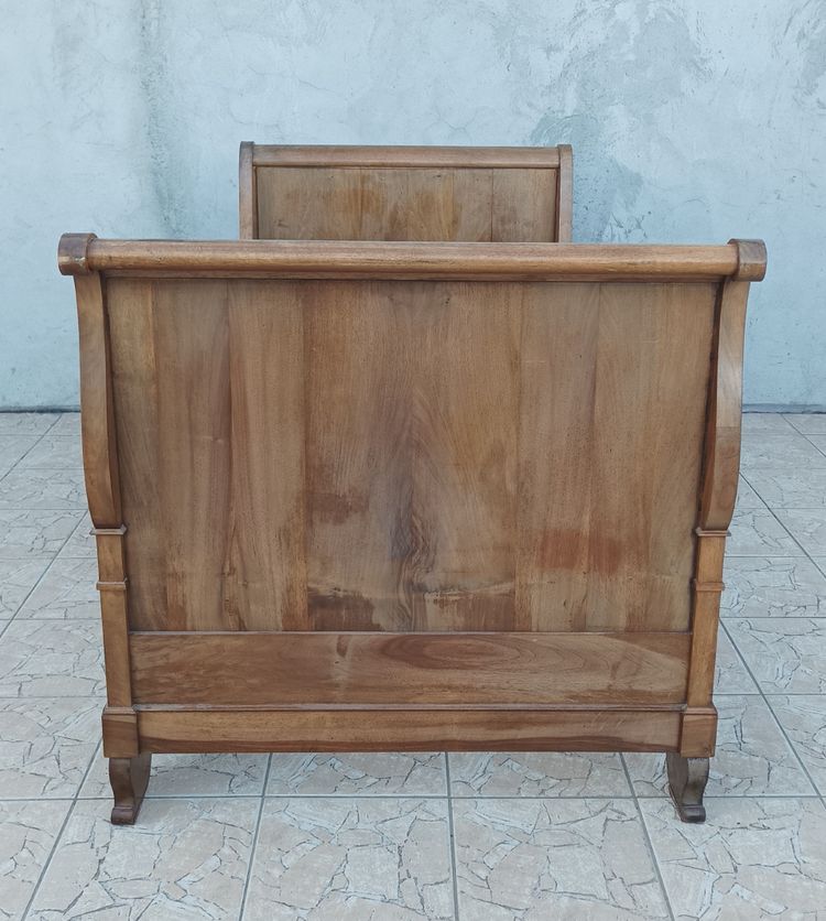Mahagonibett im Empire-Stil
