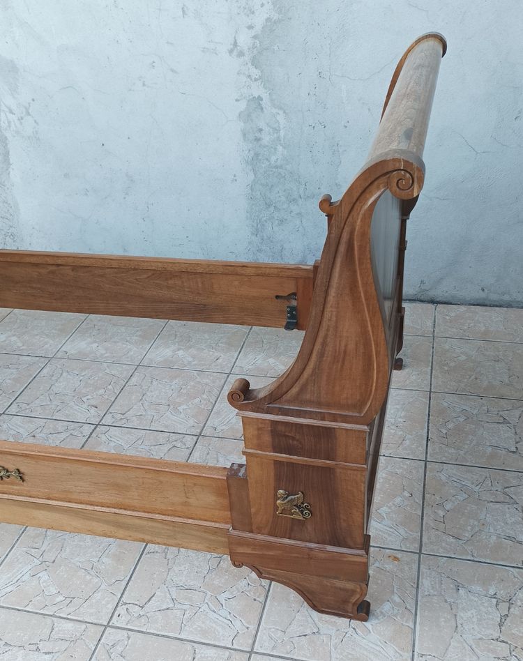 Mahagonibett im Empire-Stil