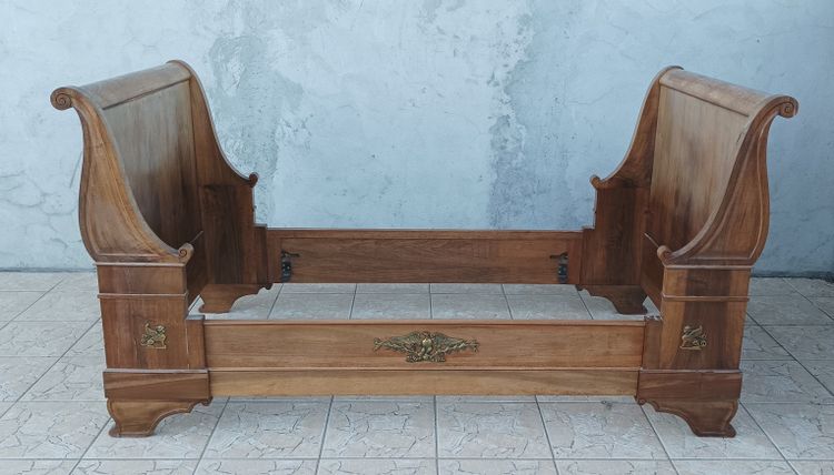Mahagonibett im Empire-Stil