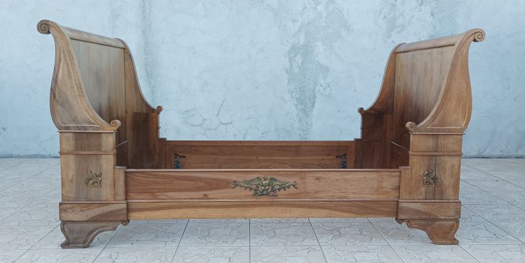 Mahagonibett im Empire-Stil