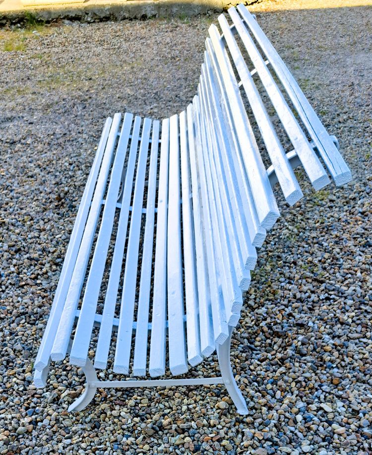 Panchina da giardino con doghe verniciate bianche e gambe in ferro battuto, lunghezza 200 cm