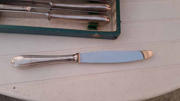 12 Christofle silver-plated metal knives / 22.5 cm
