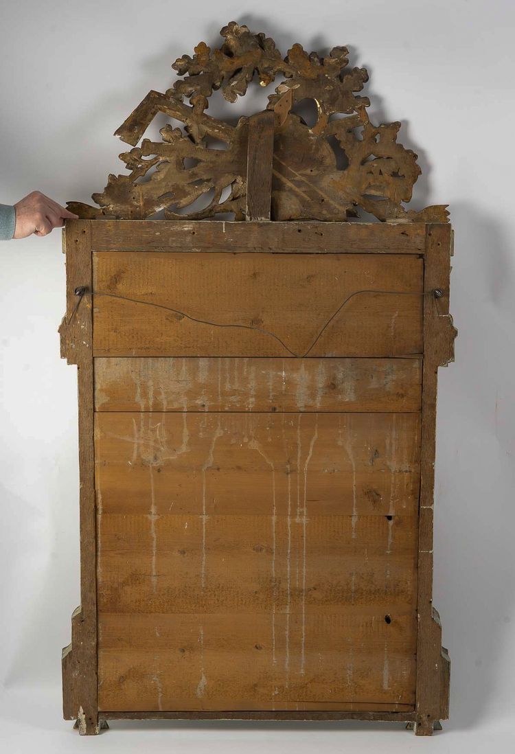 Miroir à Fronton Ajouré en Bois Sculpté et Doré d'Attributs de Musique, Époque Louis XVI