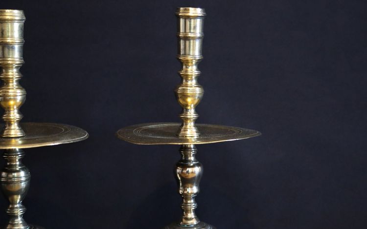 Coppia di candelieri olandesi del XVII secolo 