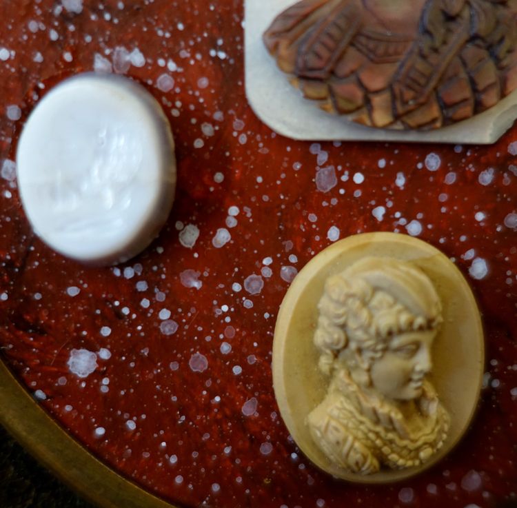 Collection d'intailles & pierres dures à l'antique encadrées, souvenir du Grand Tour, Napoléon III
