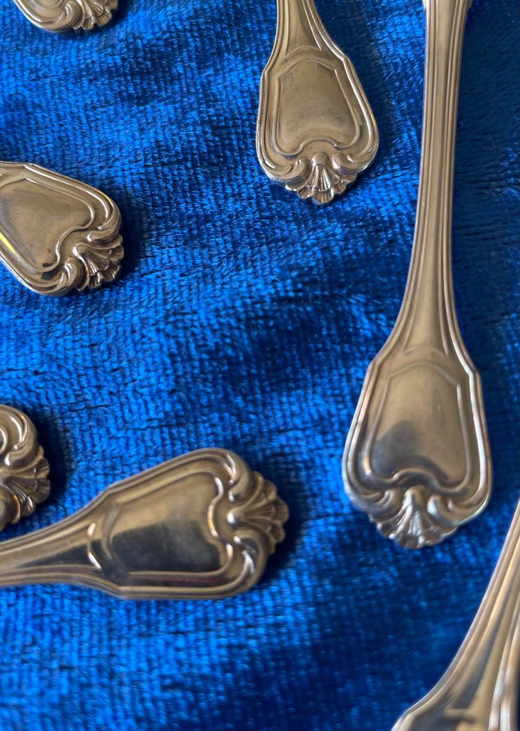 11 mocha spoons.