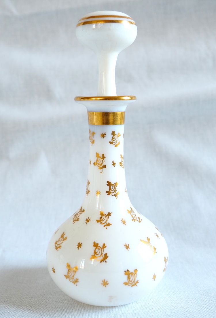 Baccarat : service de nuit en opaline dorée, époque Napoléon III vers 1860