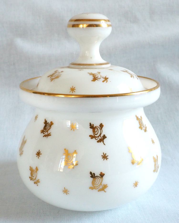 Baccarat : service de nuit en opaline dorée, époque Napoléon III vers 1860