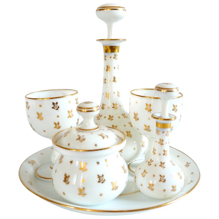 Baccarat : service de nuit en opaline dorée, époque Napoléon III vers 1860