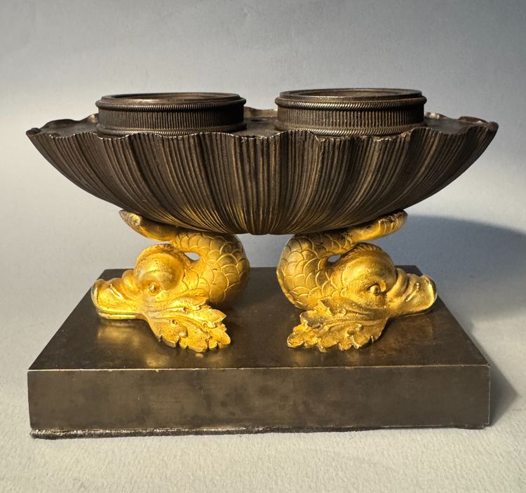 Encrier Empire Navette "Coquille aux dauphins" en bronze