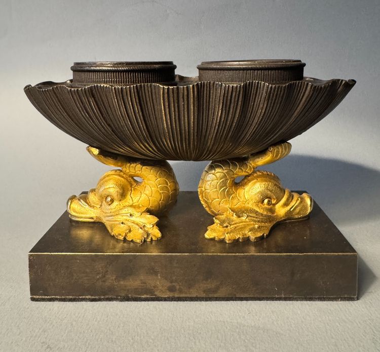 Encrier Empire Navette "Coquille aux dauphins" en bronze
