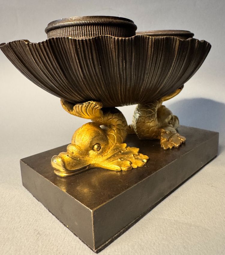 Encrier Empire Navette "Coquille aux dauphins" en bronze