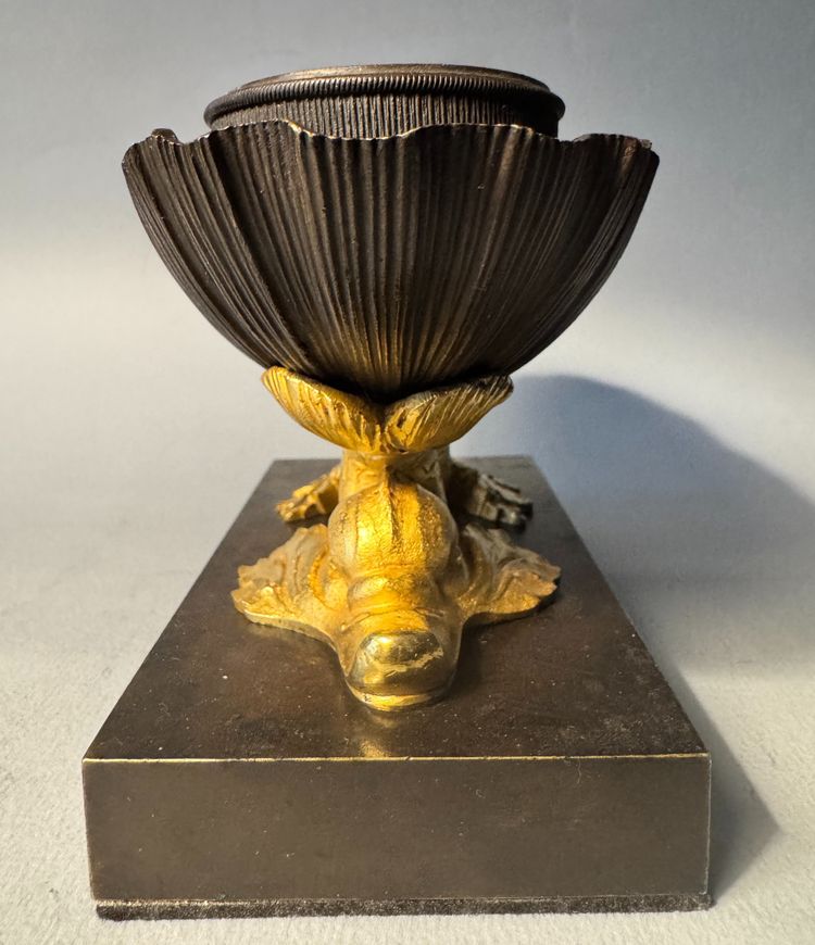 Encrier Empire Navette "Coquille aux dauphins" en bronze