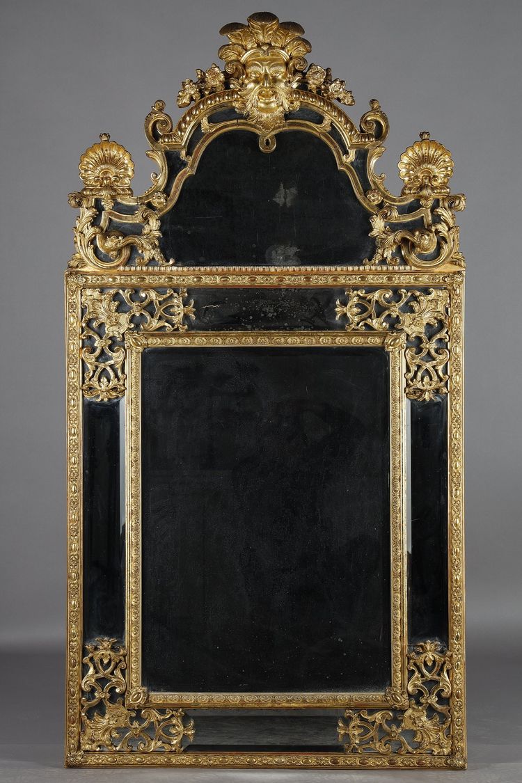 LARGE MIRROR WITH GLAZING BEADS DECORATED WITH SHELLS, FOLIAGE AND MASKS