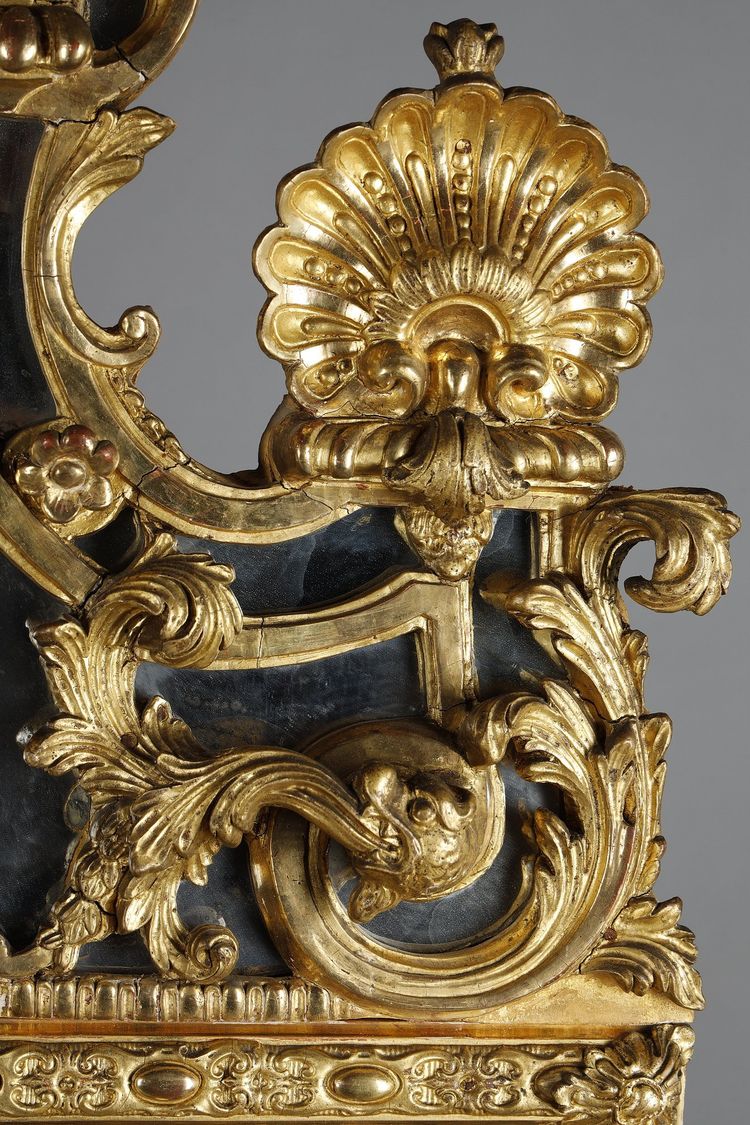 LARGE MIRROR WITH GLAZING BEADS DECORATED WITH SHELLS, FOLIAGE AND MASKS