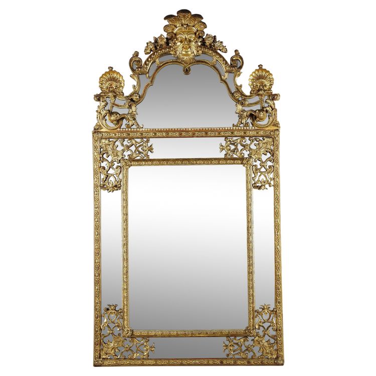 LARGE MIRROR WITH GLAZING BEADS DECORATED WITH SHELLS, FOLIAGE AND MASKS