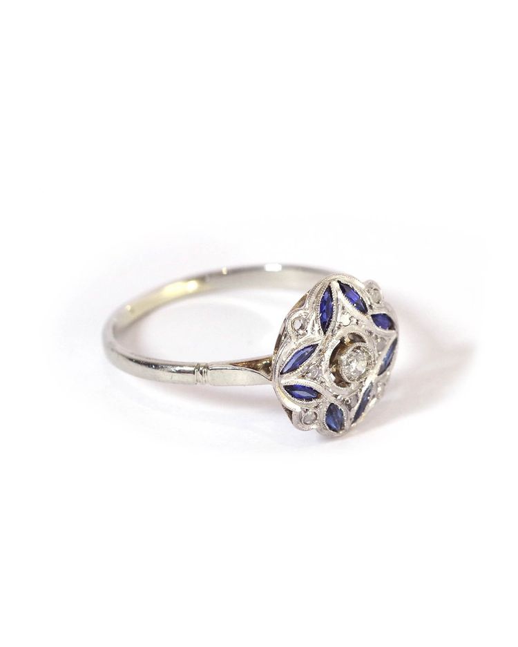 Art Deco Ring mit vierblättrigem Saphir in 18 Karat Gold und Platin, Zielring, synthetischer Saphir