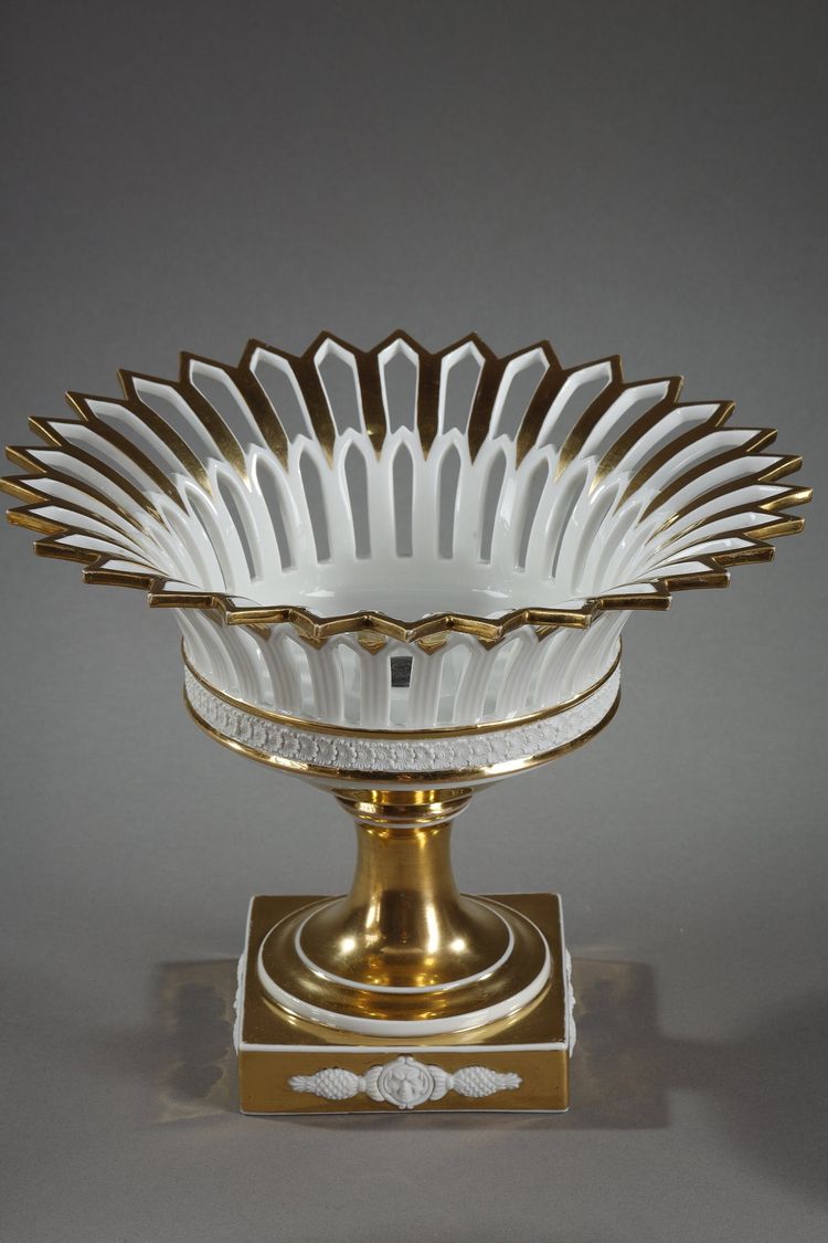 PAIR OF PARIS PORCELAIN STANDING BASKETS, EMPIRE PERIOD