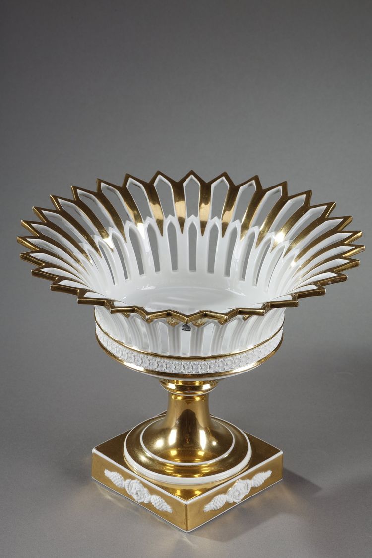 PAIR OF PARIS PORCELAIN STANDING BASKETS, EMPIRE PERIOD