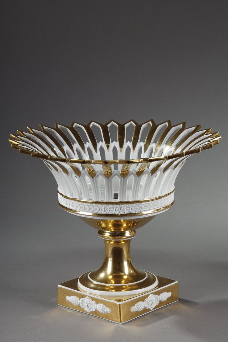 PAIR OF PARIS PORCELAIN STANDING BASKETS, EMPIRE PERIOD