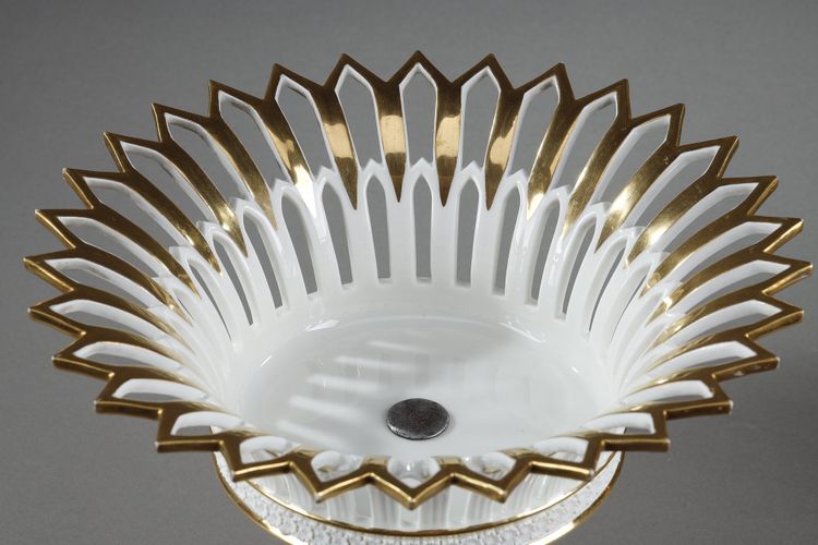 PAIR OF PARIS PORCELAIN STANDING BASKETS, EMPIRE PERIOD