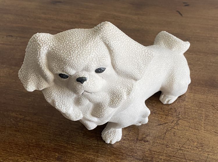 Pekingese or Spaniel Tibétin in ceramic from the manufacture of Sèvres 