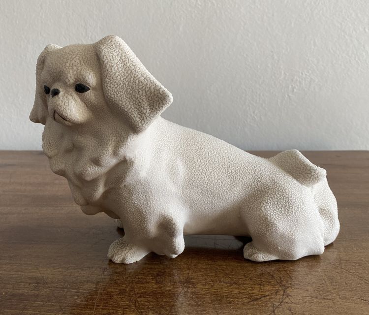 Pekingese or Spaniel Tibétin in ceramic from the manufacture of Sèvres 