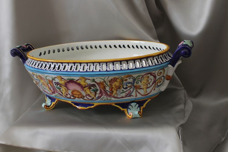Fine Bordeaux earthenware planter with polychrome decoration of putti, 19th century Jules Vieillard
