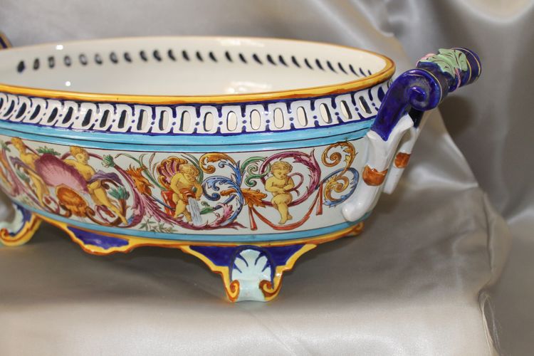 Fine Bordeaux earthenware planter with polychrome decoration of putti, 19th century Jules Vieillard