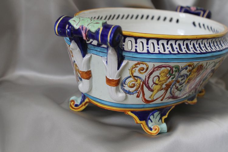 Fine Bordeaux earthenware planter with polychrome decoration of putti, 19th century Jules Vieillard