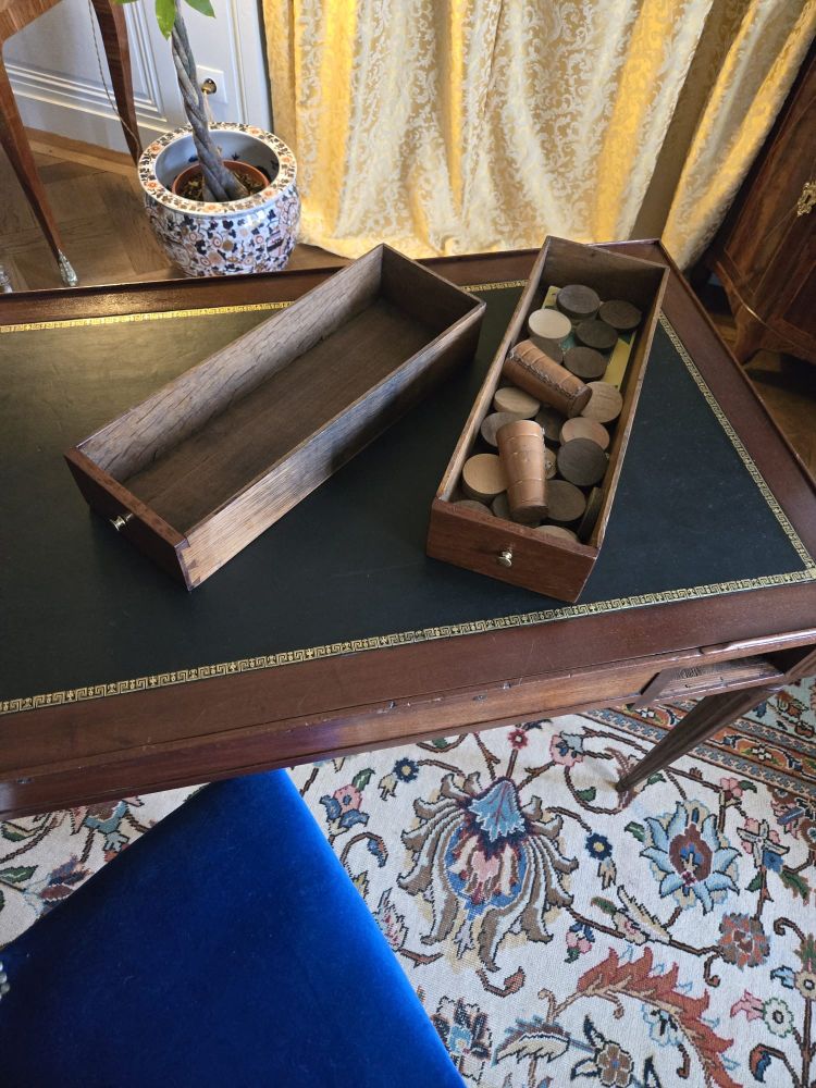 Table tric trac Louis XVI estampillée, Paris époque Louis XVI.