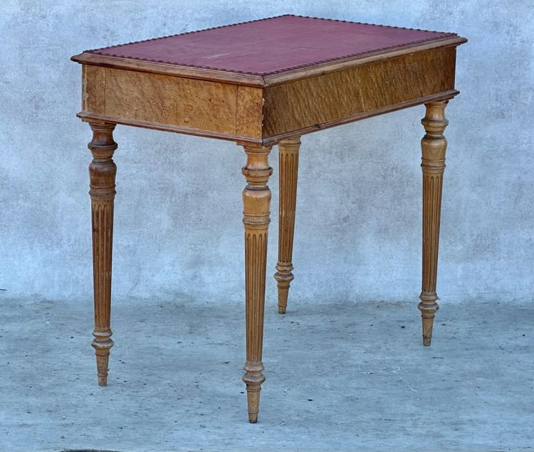 Schreibtisch